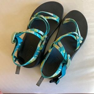 Kids size 4 Chacos